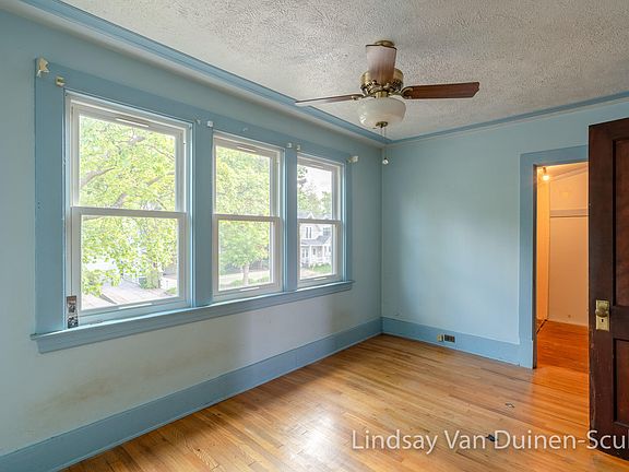 3rd image of 210 Dale St NE