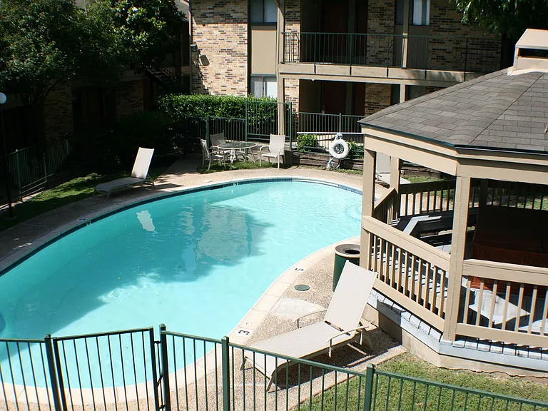 Stadium View Apartments — Photo 19