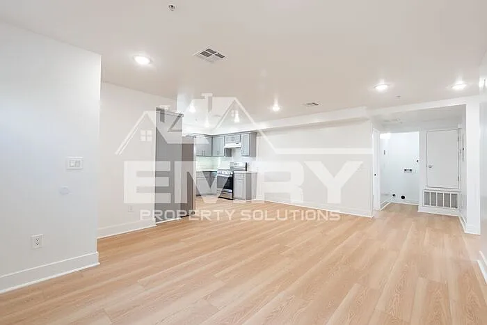 3 bed, 2.0 bath, $3,200 — Photo 4