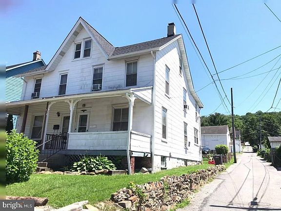 2nd image of 616 Olive St