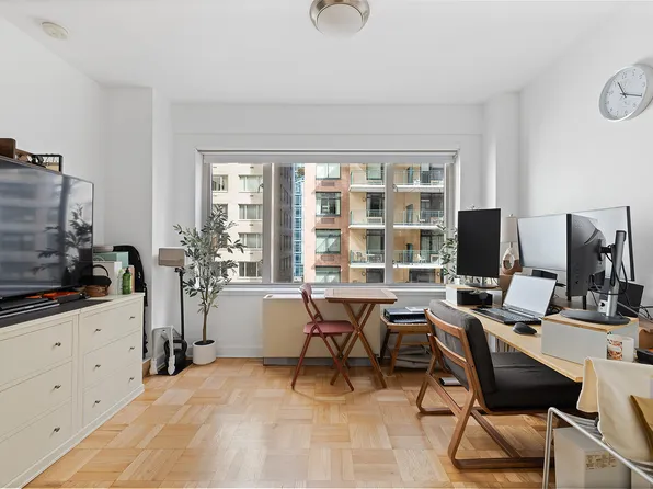 200 East 57th Street image 4 of 7