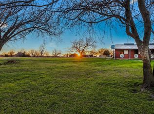 312 Southview Ct, Krum, TX 76249