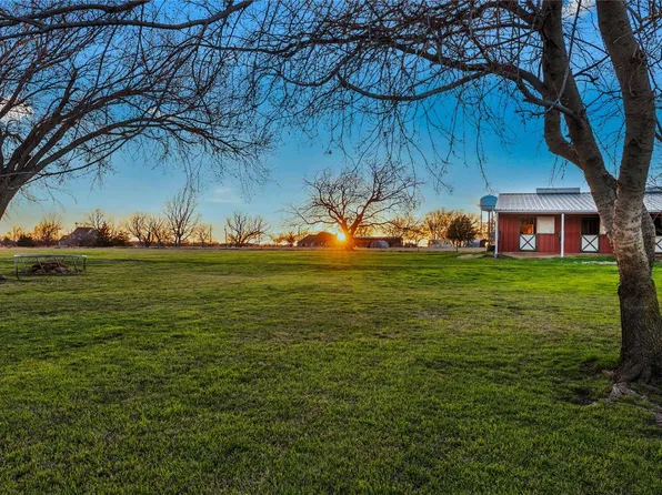 312 Southview Ct, Krum, TX 76249