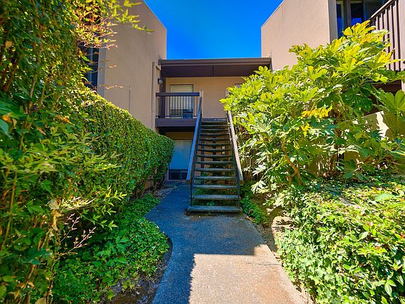 2nd image of 2208 Woodside Ln