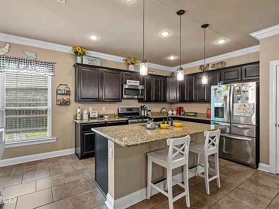 2nd image of 525 Riverrun Cir