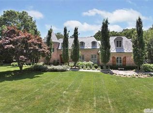 5 Knutson Ct, Huntington, NY 11743