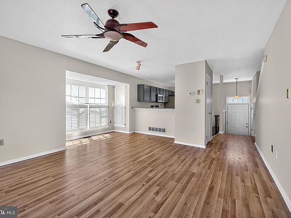 4th image of 330 Palmerston Ct