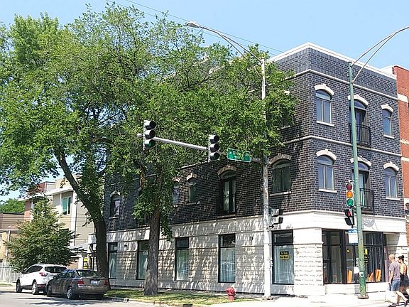 2nd image of 507 N Oakley Blvd