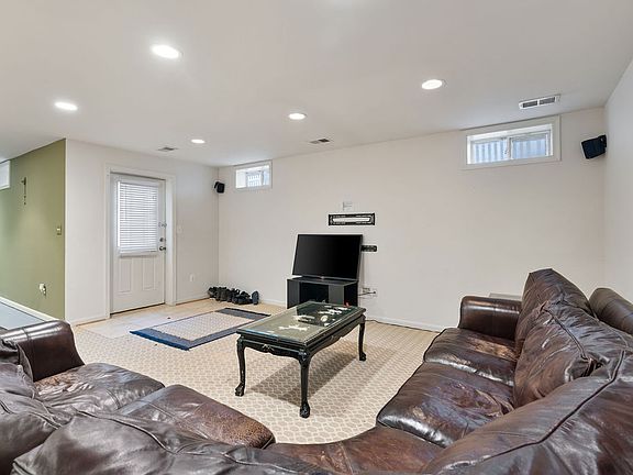 4th image of 16492 Hayes Ln