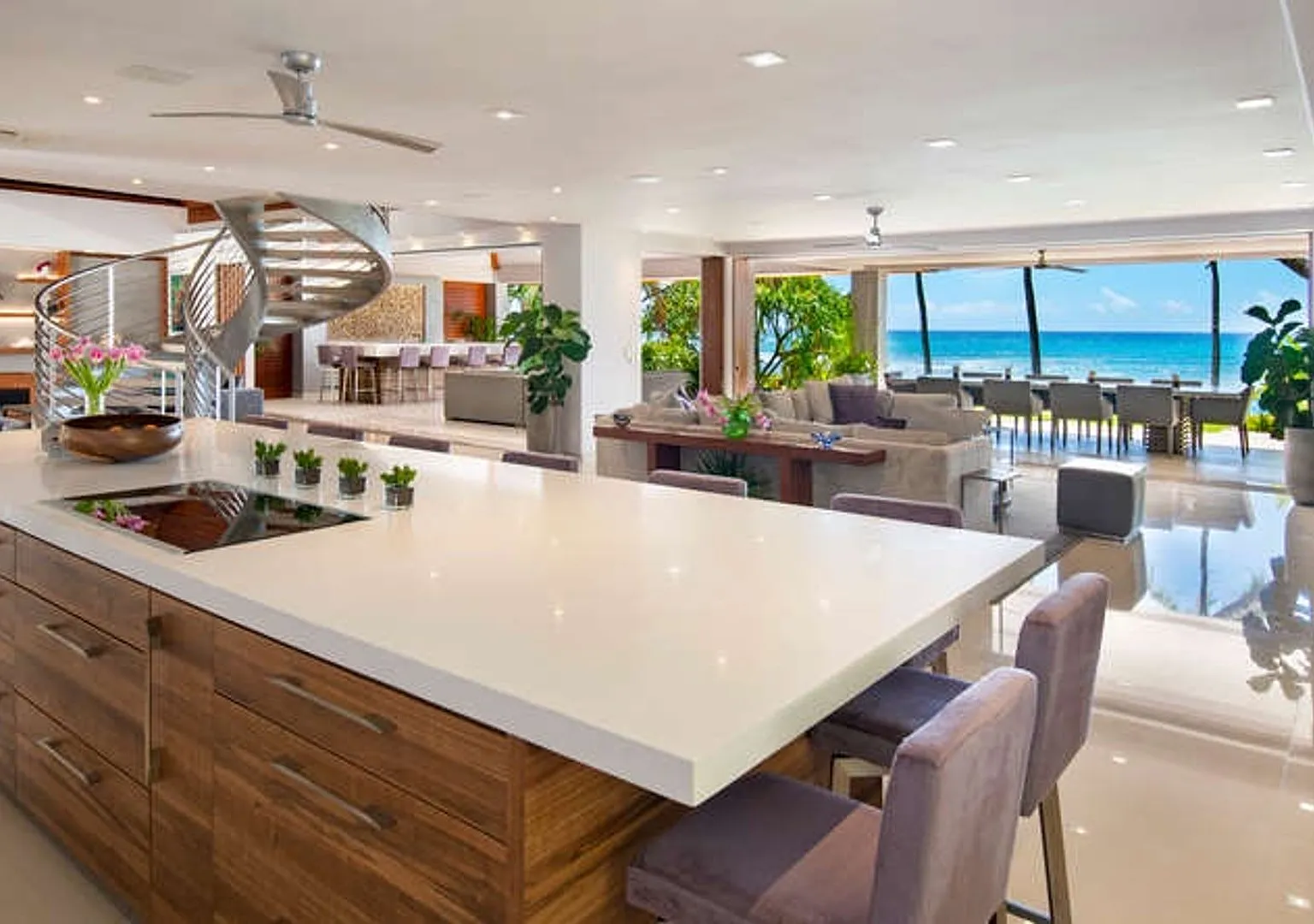 Diamond Head Beachfront Estate: Luxury Oceanfront w/ Heated Pool & Views — Photo 4