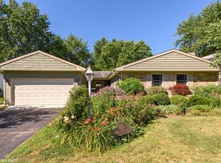 921 Shady Grove Ln, Buffalo Grove, IL 60089