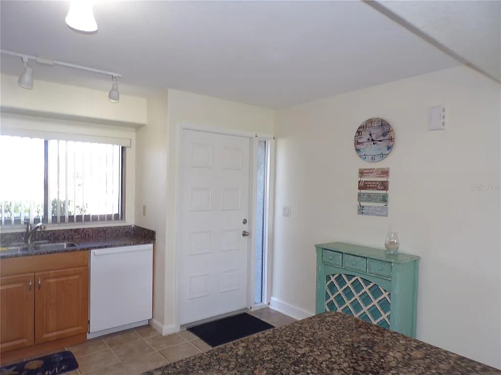2 bed, 2.0 bath, 1023 sqft, $1,425 — Photo 4