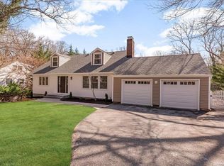 16 Coraway Rd, Setauket, NY 11733