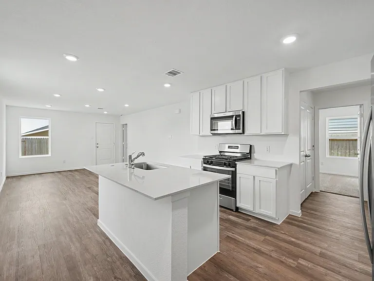 40839 Hawthorne Glades St — Photo 8