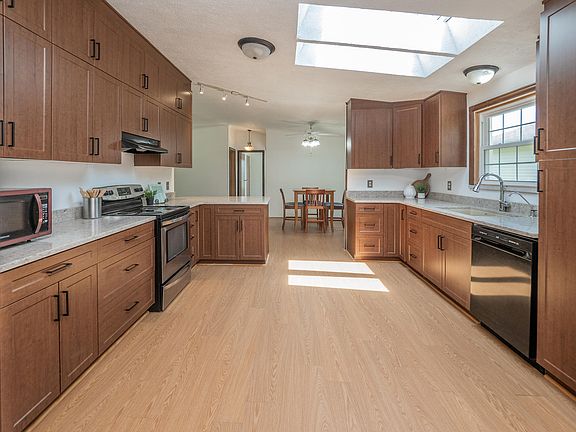 4th image of 420 N Wilson St