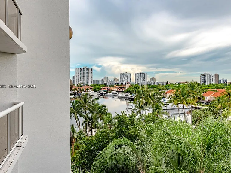 3610 Yacht Club Dr #511 — Photo 22