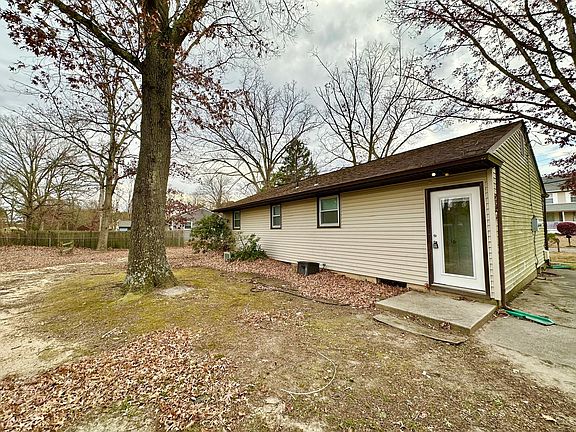 3rd image of 206 Bittlewood Ave