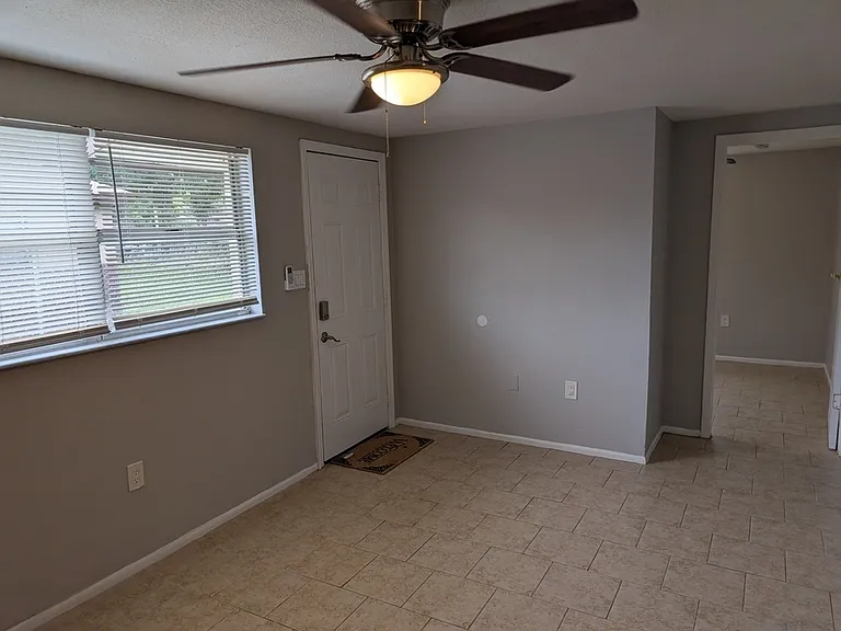 9415 Eastfield Rd #B — Photo 4