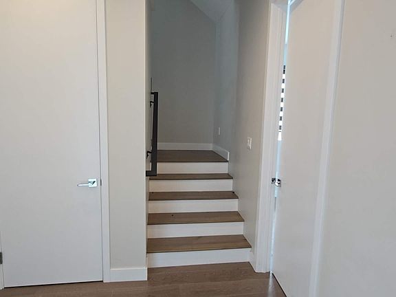 3rd image of 319 S Serrano Ave #1/2
