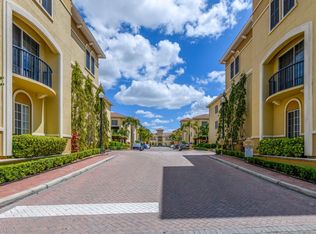 131 Grand Beach Pl, Tampa, FL 33609