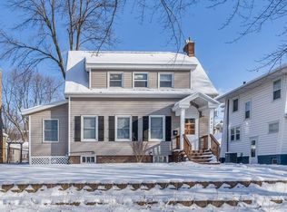 402 25th St SE, Cedar Rapids, IA 52403