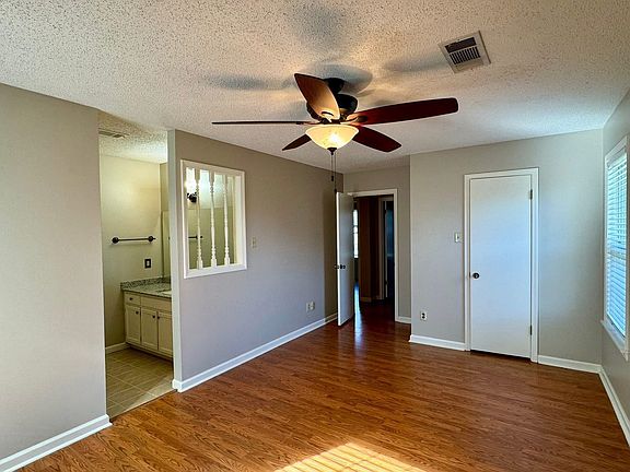 4th image of 812 Beaver Rd