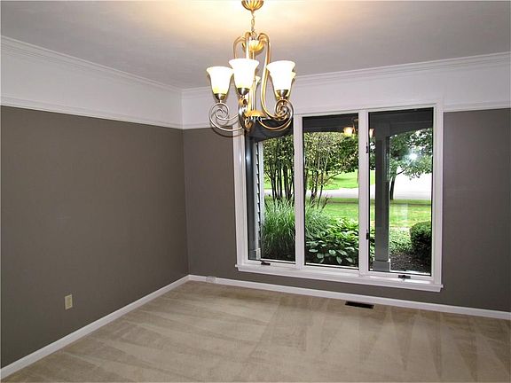 5th image of 3430 Woodlands Cir
