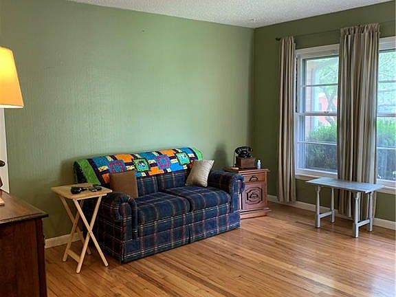 5th image of 206 E Walker Ave