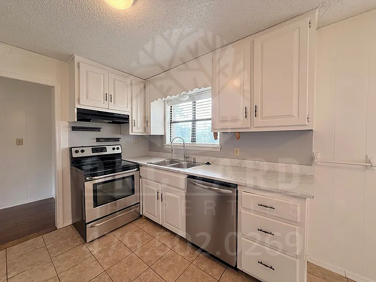 180 S Barrington Rd — Photo 7