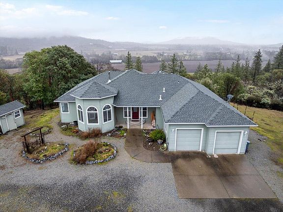 3rd image of 987 Pelton Ln