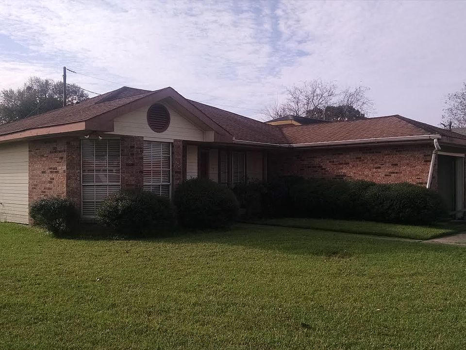 1st image of 1809 Fairway Dr.
