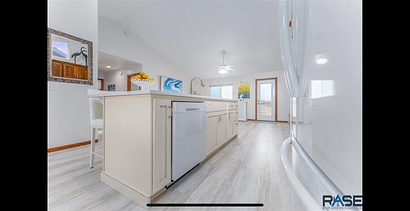 4th image of 1302 E 61st St #1