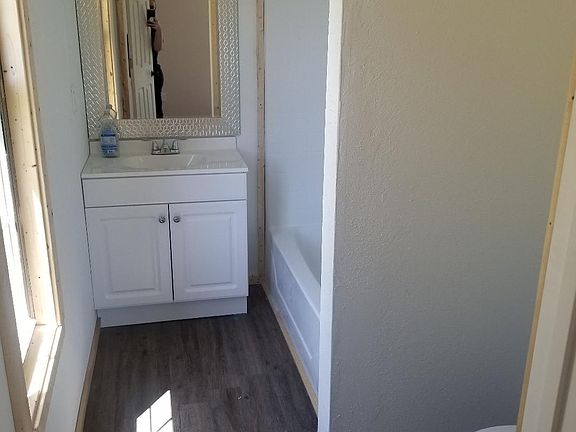 4th image of 1009 E Oakland St