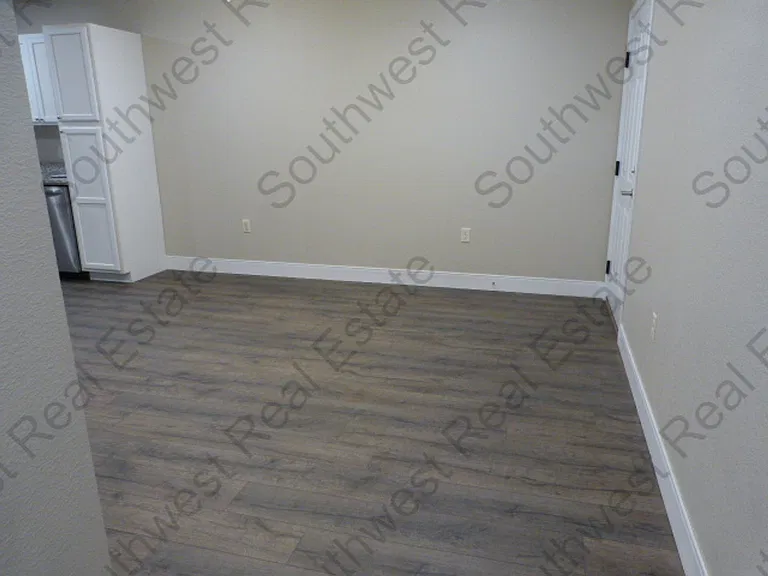 1305 Mission Dr. — Photo 7