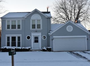 34 Julie Ln, Vernon Hills, IL