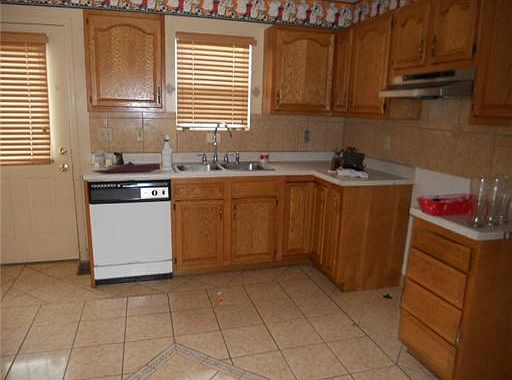 3rd image of 3319 Highcrest Ct