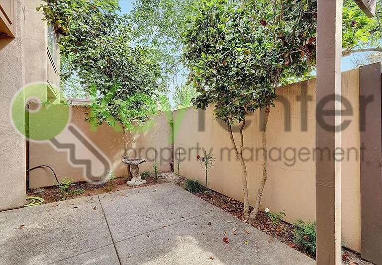 2254 Woodside Ln #2 — Photo 32