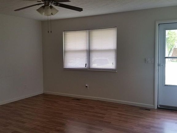 4th image of 5785 Lake Manor Dr