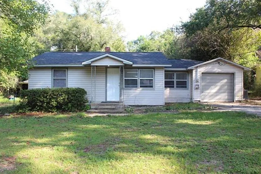 3 bed, 1404 sqft, $1,750 — Photo 1