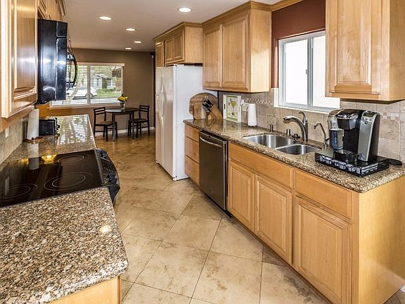 5th image of 785 Roble Dr