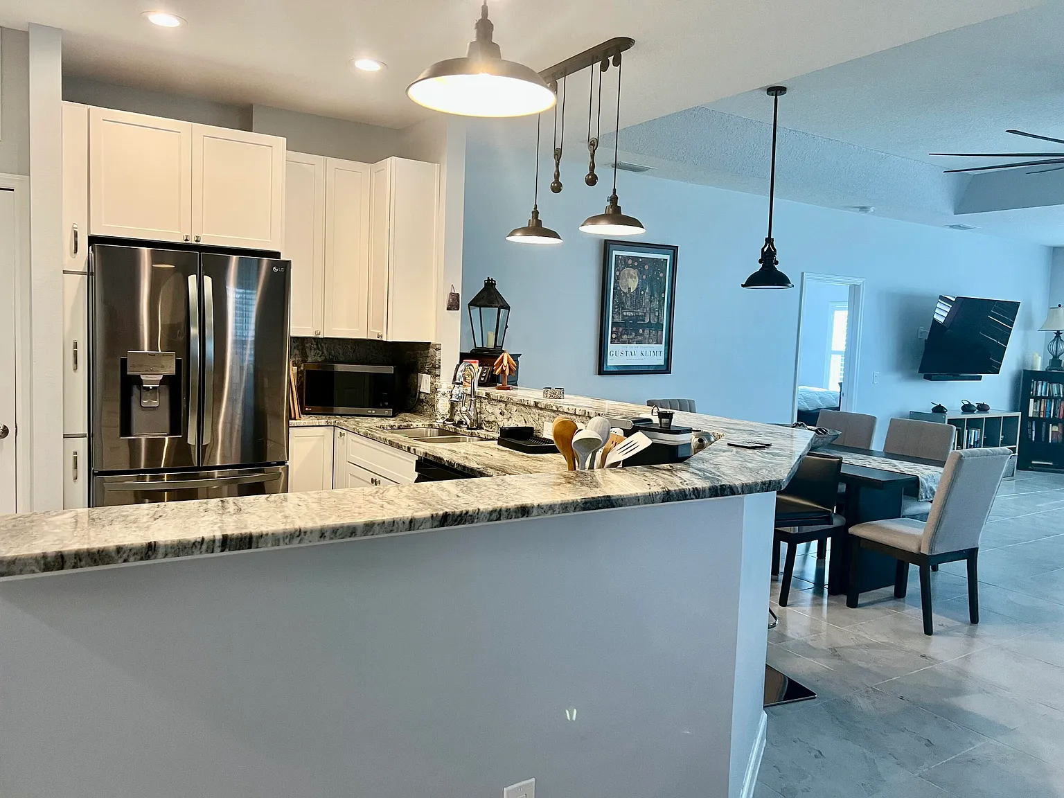 2 bed, 2.0 bath, 1618 sqft, $3,600 — Photo 3
