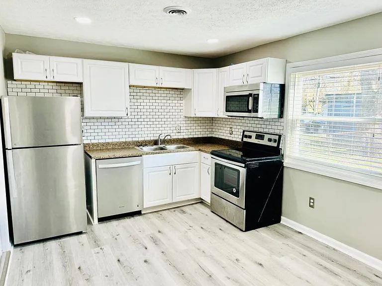 520 Wainwright Ave — Photo 19
