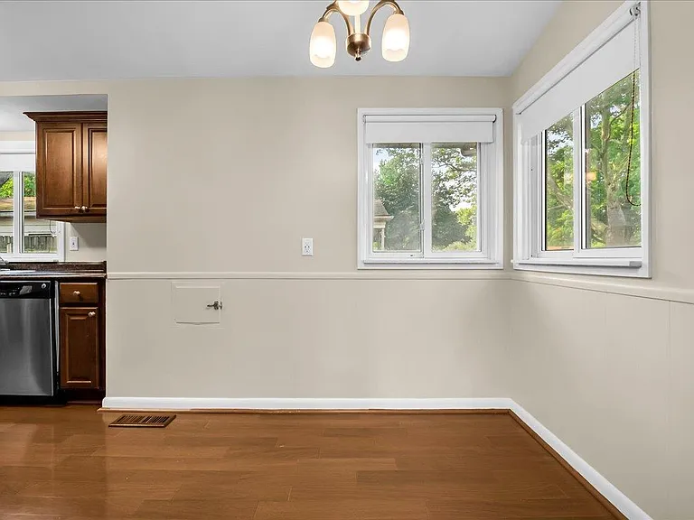 24240 Beverly St — Photo 13