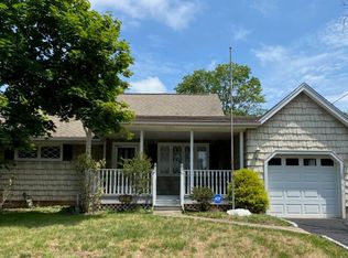 22 Longfellow Dr, Colonia, NJ 07067