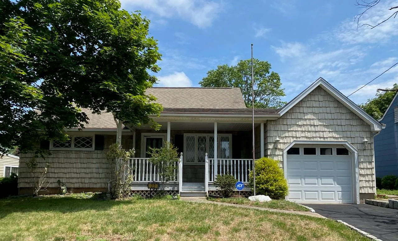22 Longfellow Dr photo 1