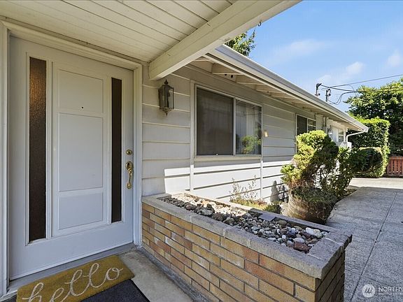 3rd image of 912 E Cherry Hill Street