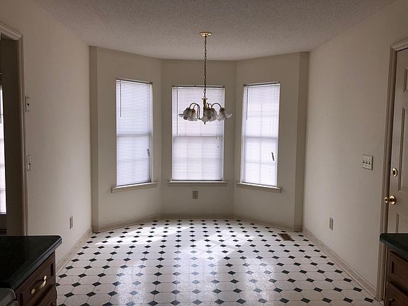 3rd image of 109 W Monterey Ct
