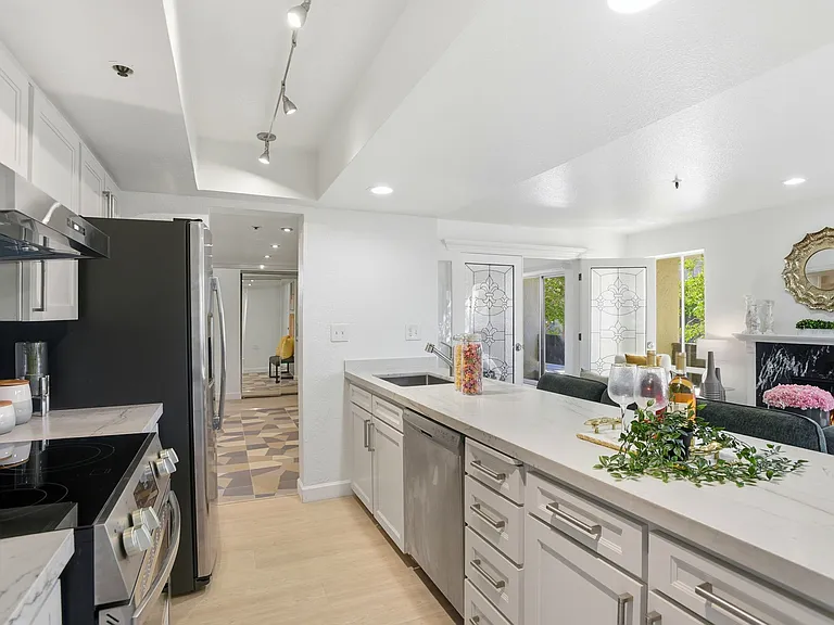 165 Forest Ave #2A — Photo 10