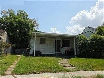 1st image of 102 Hathaway Pl