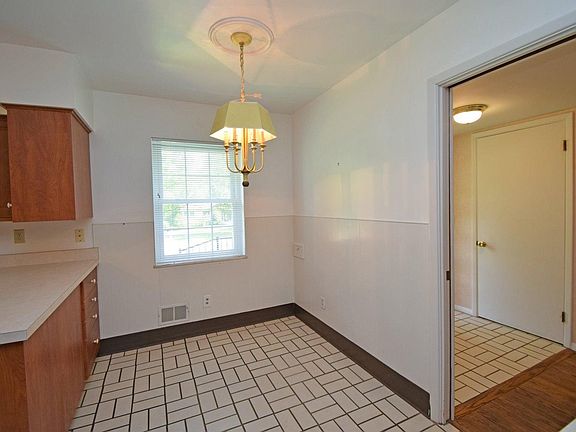 3rd image of 1354 Thomwood Dr